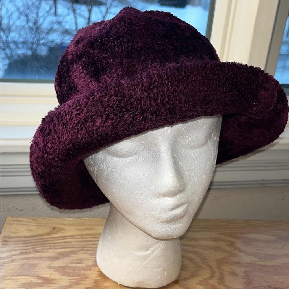 Liz Claiborne Deep Burgundy Purple Women's Velour‎ Bucket Hat